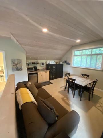 Guest Suites On Benvenuto Brentwood Bay エクステリア 写真